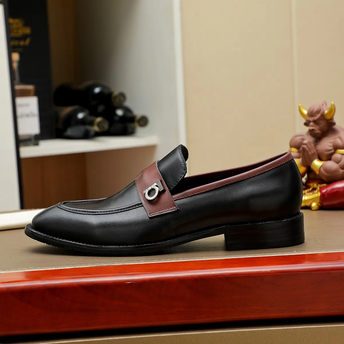 Men's shoes 💰460 Ferragamo [Ferragamo] top imported suit men's shoes 💯Original copy of the official website, product materials: selected imported embossed calfskin + luxury hardware buckle accessories ~ imported water-dyed cow 🐂 leather lining. Strong three-dimensional visual effect, original combination outsole, multiple colors available😘 Size: 39-44 (38.45.46. Customized)